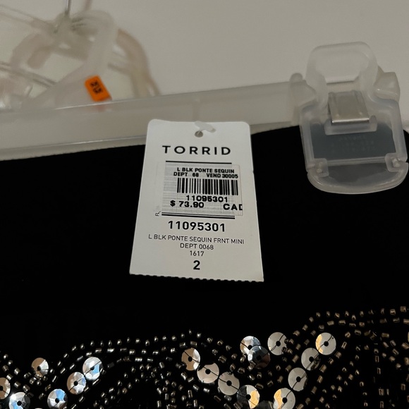 NWT Torrid Sequin Mini Skirt - Size 2 - Picture 2 of 3